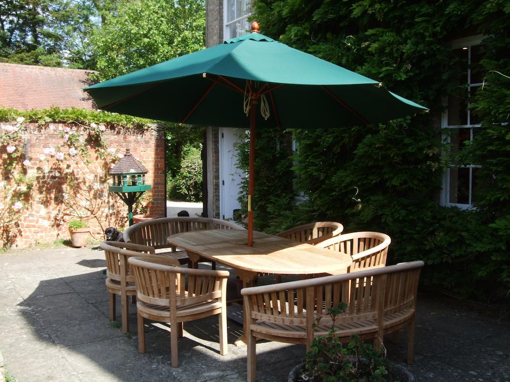 Rectory Manor Guest House Лавенем Екстериор снимка