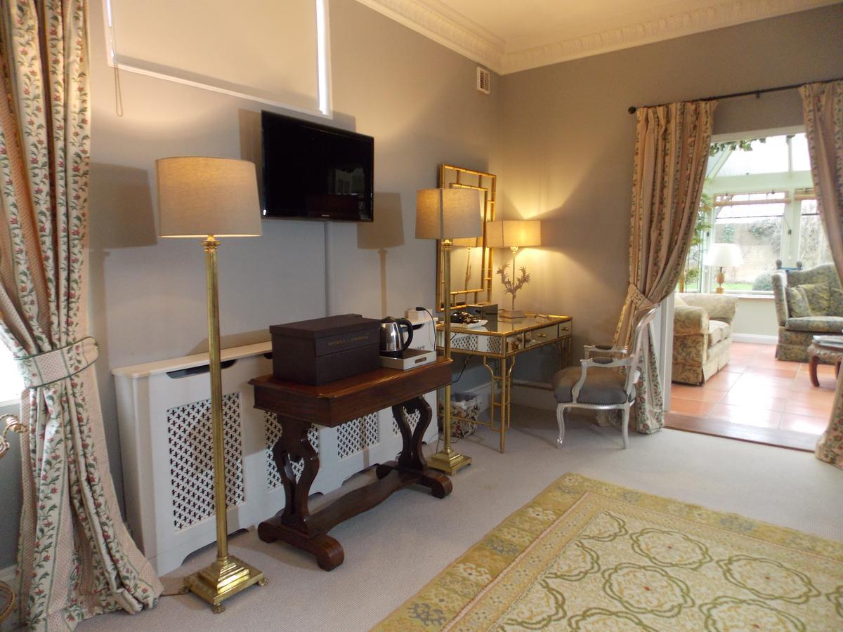 Rectory Manor Guest House Лавенем Екстериор снимка