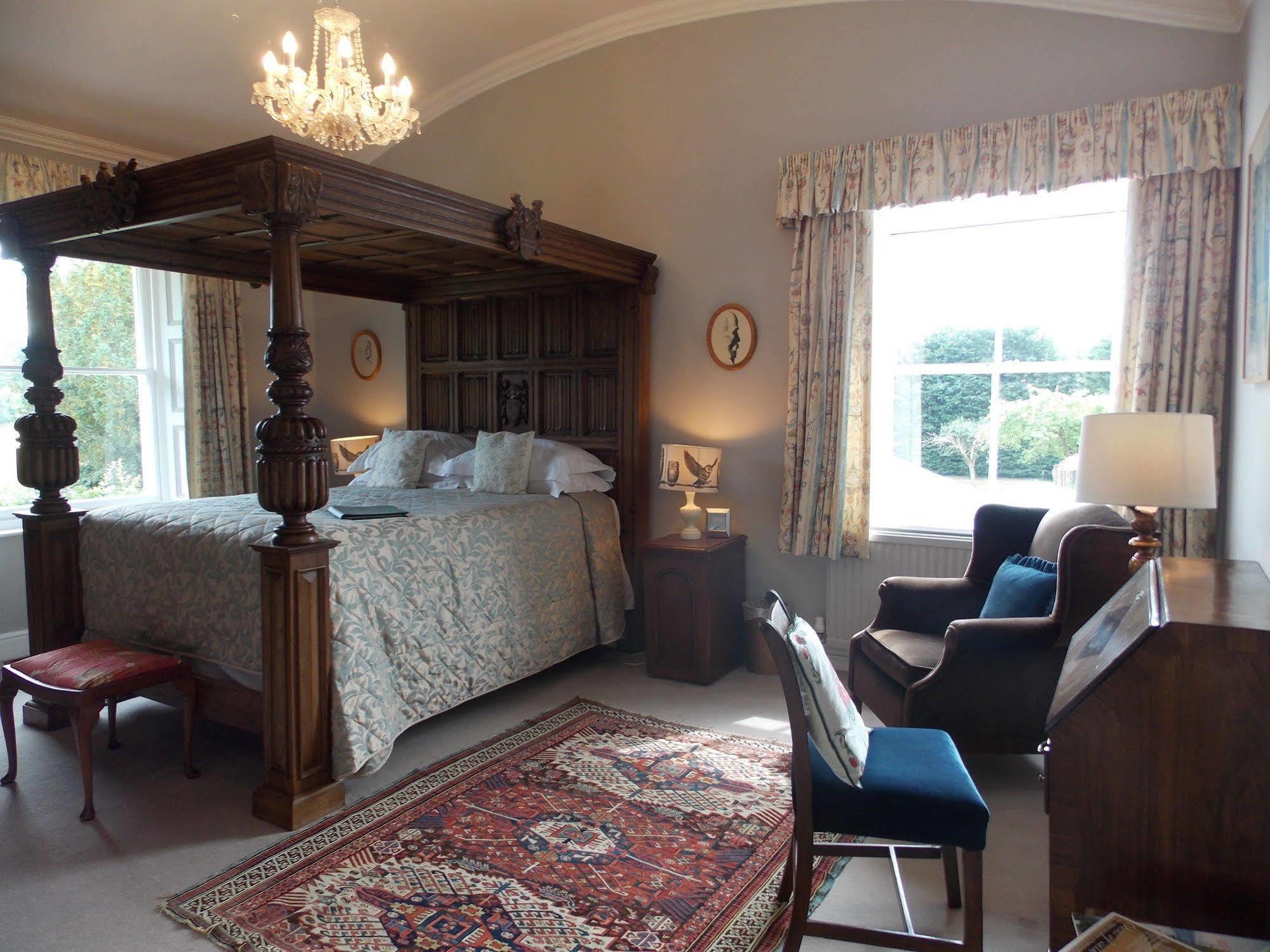 Rectory Manor Guest House Лавенем Екстериор снимка